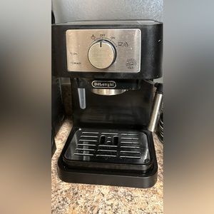 Stilosa Espresso Machine by DeLonghi